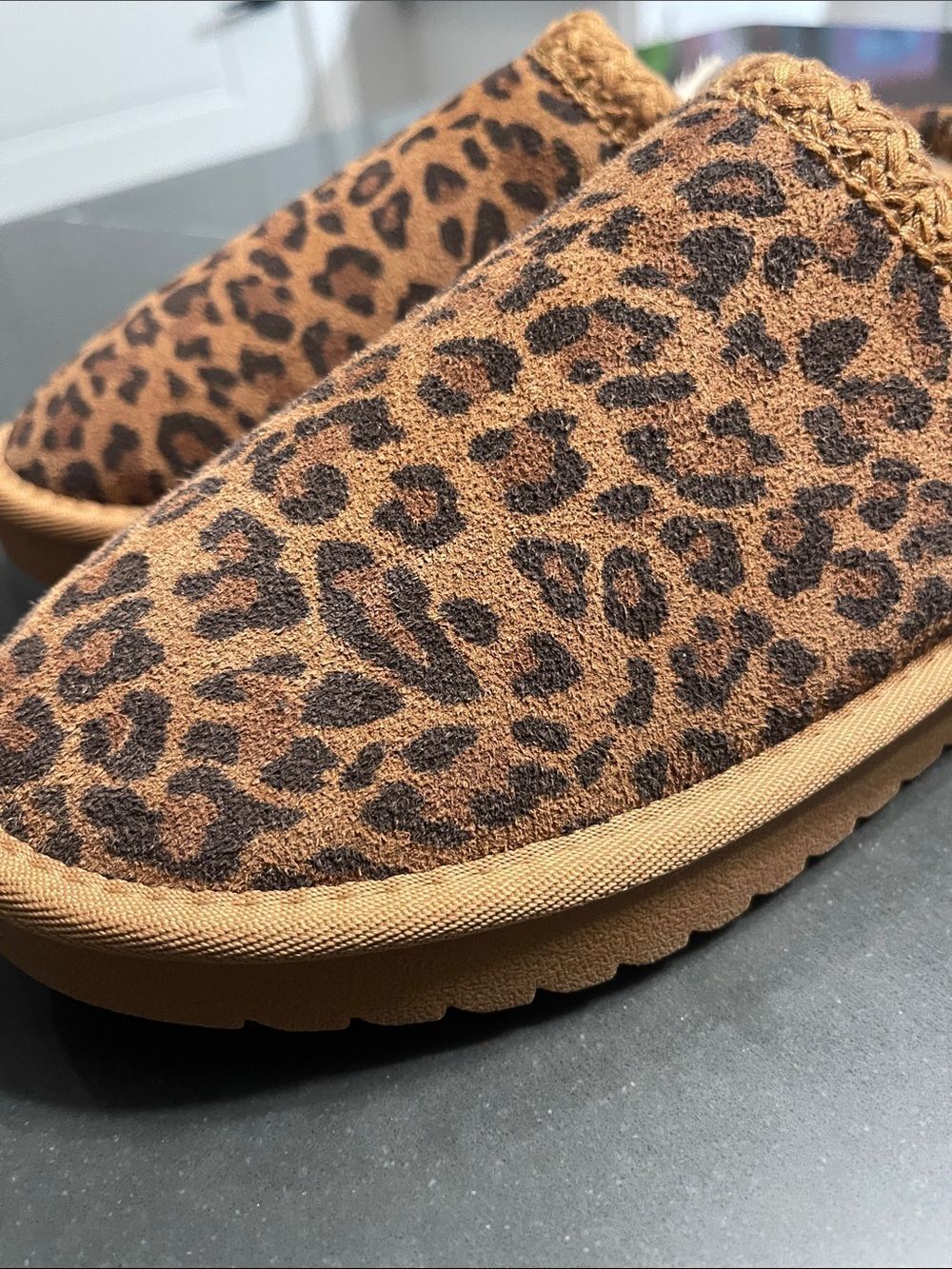 Size 8 - Cushionaire Leopard Print Women’s Slip-On Slippers in Brown - Picture 10 of 14